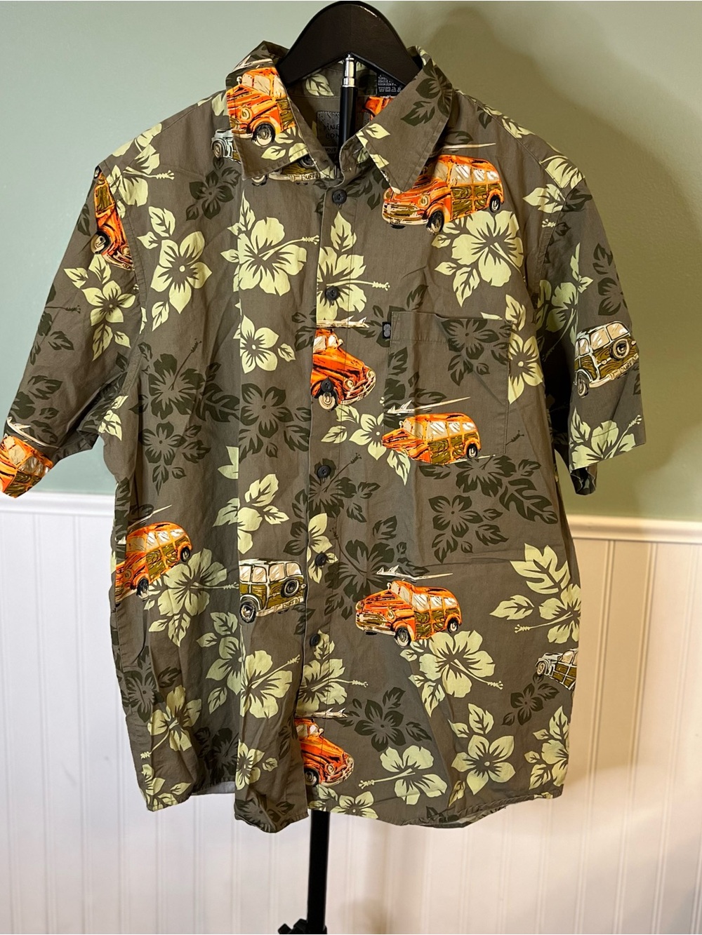 Vintage Pineapple Connection Hawaiian Short Sleeve Button-Down Shirt. Size L